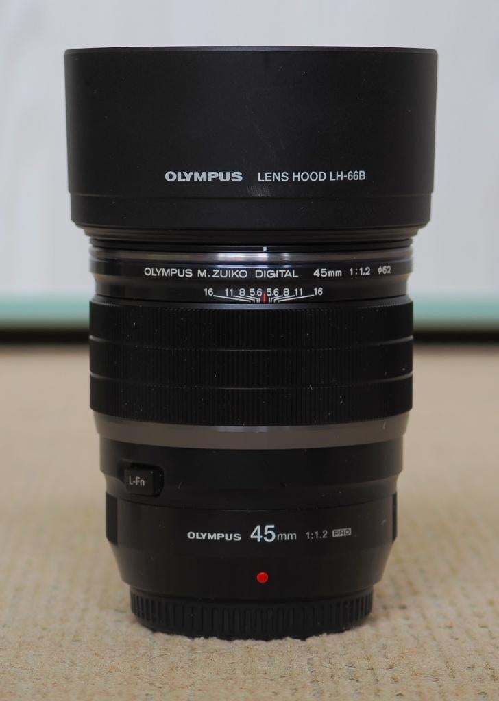 Olympus M.Zuiko Digital ED 45mm f/1.2 PRO, Ophalen of Verzenden, Gebruikt, Telelens