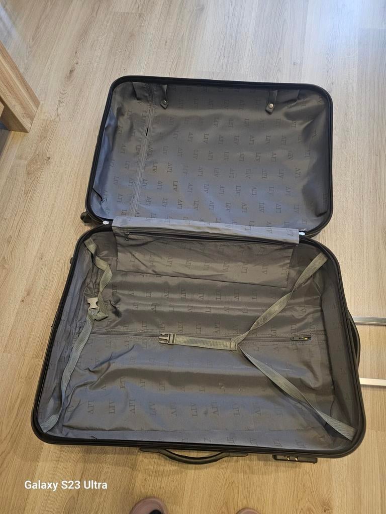 XL Reiskoffer alleen ophalen., Sieraden, Tassen en Uiterlijk, Koffers, Wieltjes, Hard kunststof, 45 tot 55 cm, Ophalen of Verzenden