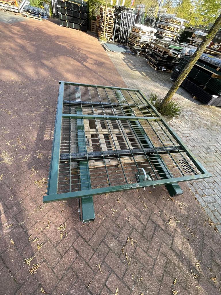 Enkele draaipoort dubbelstaafmat dennengroen, Ophalen, Gebruikt, IJzer, Dubbelstaafmat hekwerk