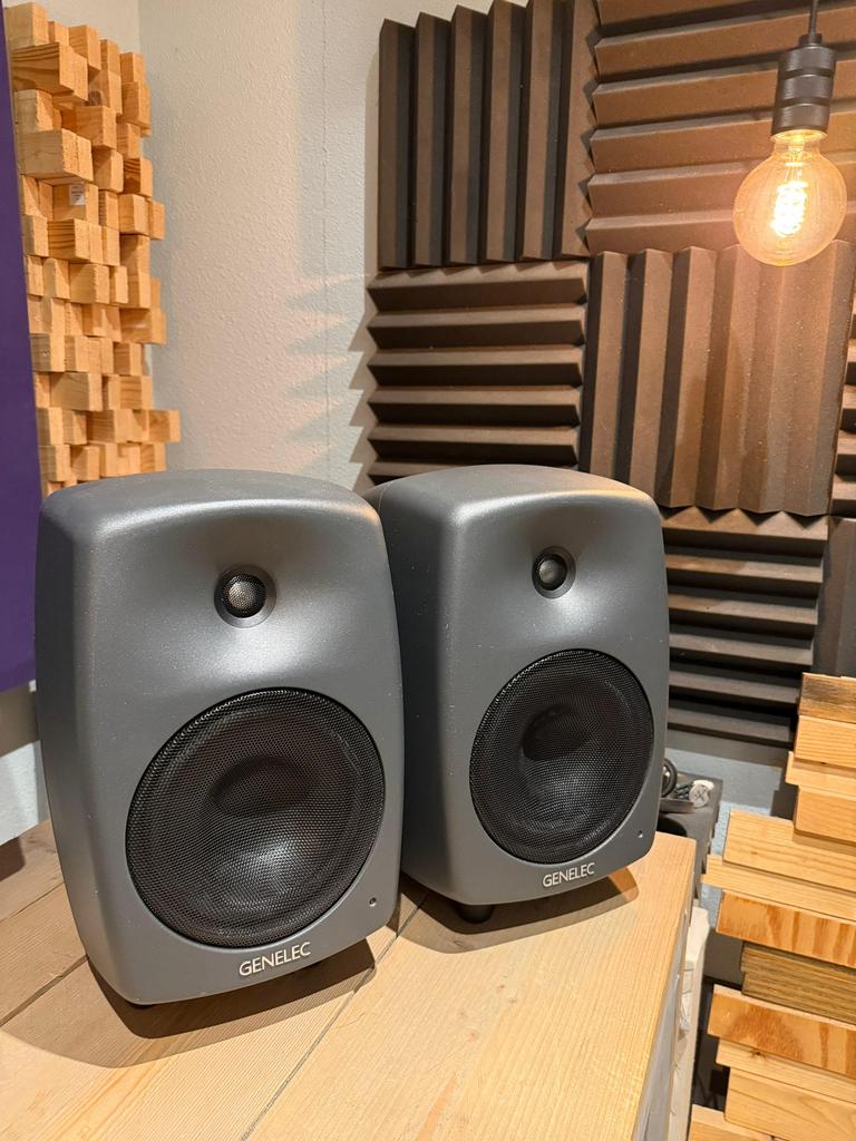 Genelec 8040B set, Zo goed als nieuw, Minder dan 60 watt, Front, Rear of Stereo speakers, Ophalen
