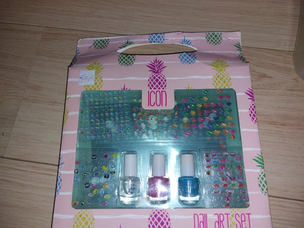 Nagellak setje met stickertjes, Sieraden, Tassen en Uiterlijk, Uiterlijk | Cosmetica en Make-up, Ophalen, Nieuw, Overige kleuren