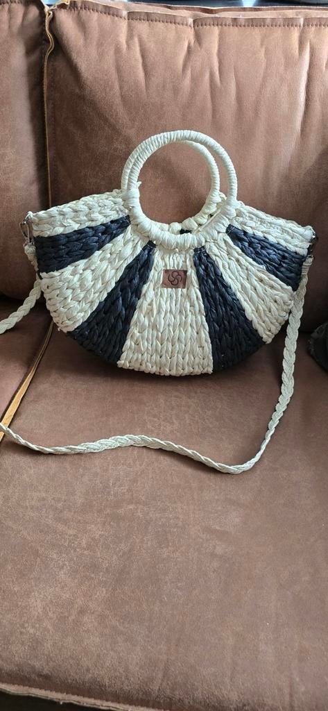 Stijlvolle rieten tas zwart/naturel met schouderband, Sieraden, Tassen en Uiterlijk, Tassen | Damestassen, Ophalen of Verzenden