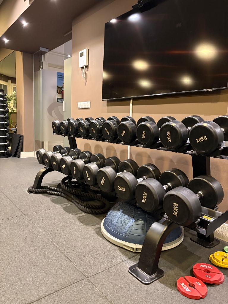 Dumbell set 12 tot 30 kg, Sport en Fitness, Ophalen, Gebruikt