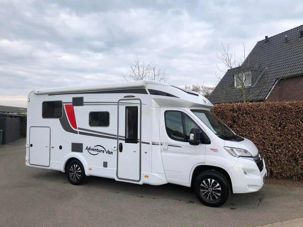 Mooie Burstner Lyseo T690 140pk XL garage LENGTE BEDDEN 2021, 7 tot 8 meter, Particulier, Half-integraal, Tot en met 4