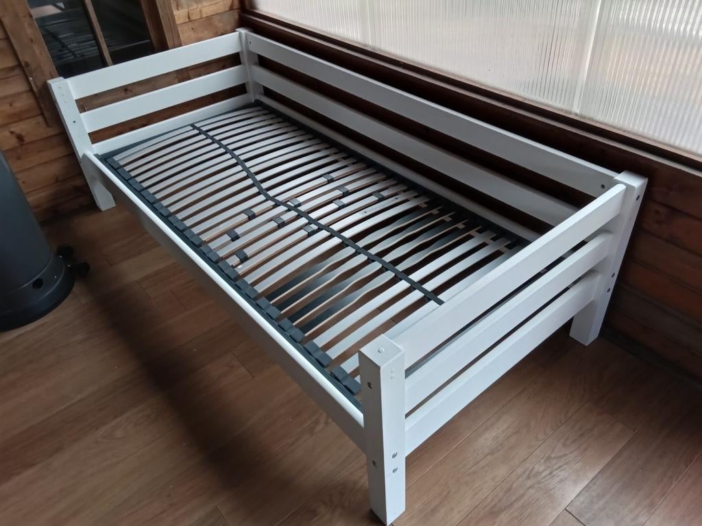 Wit houten bedframe met lattenbodem, Gebruikt, 90 cm, Eenpersoons, Wit
