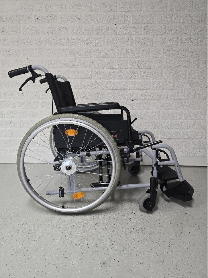 B&B Pyro Light rolstoel / trippelstoel 51cm breed, Diversen, Rolstoelen, Zo goed als nieuw, Duwrolstoel, Inklapbaar, Ophalen of Verzenden