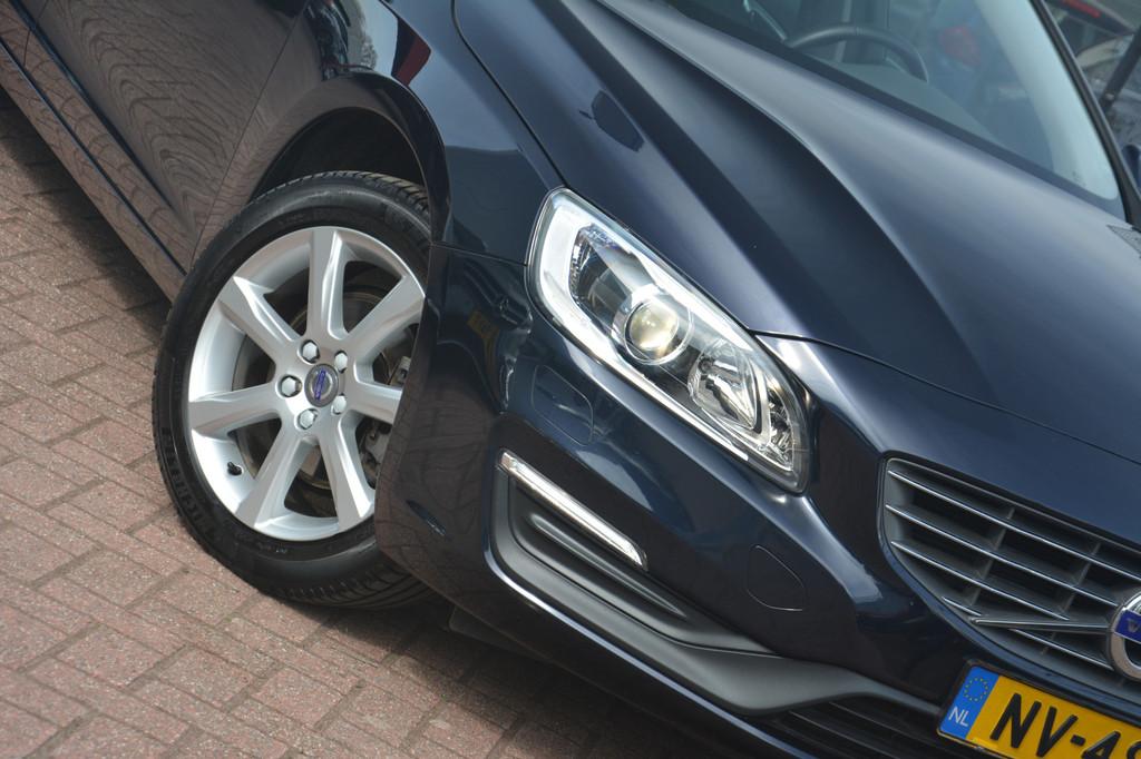Volvo S60 1.5 T3 Nordic+ | Navigatie | Xenon | Bluetooth | C, Auto's, 4 cilinders, Blauw, Origineel Nederlands, Sedan