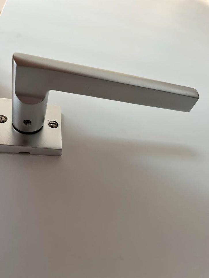 Deurbeslag binnendeuren - Modern en compleet, Doe-het-zelf en Verbouw, Hang- en Sluitwerk, Gebruikt, Klink of Kruk, Overige materialen