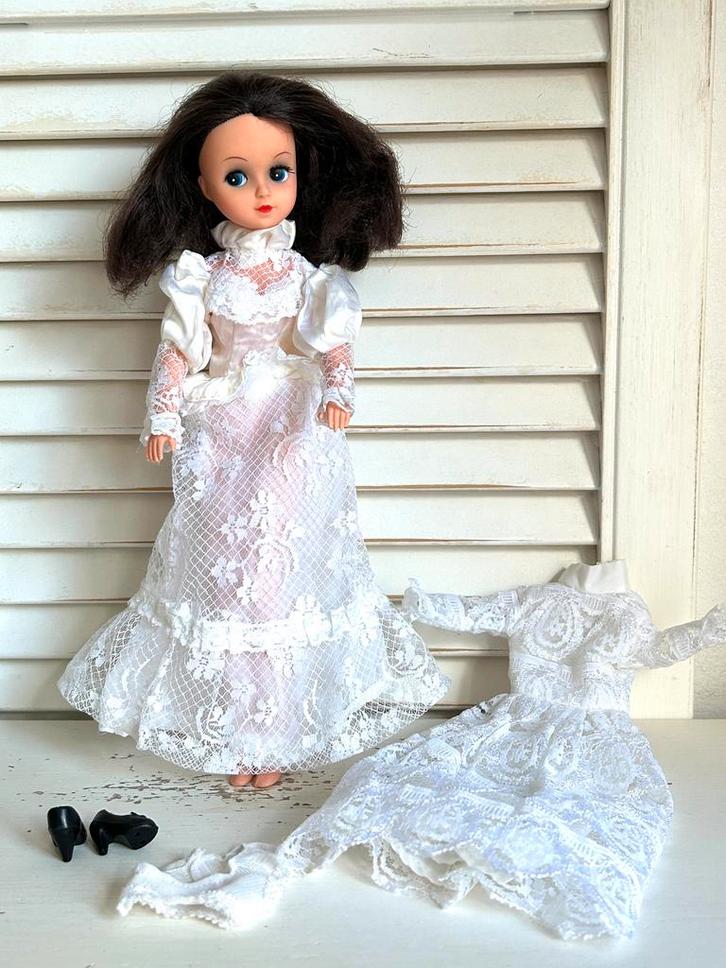 Vintage pop met bruidskleding 28 cm, Verzamelen, Poppen, Gebruikt, Pop, Ophalen