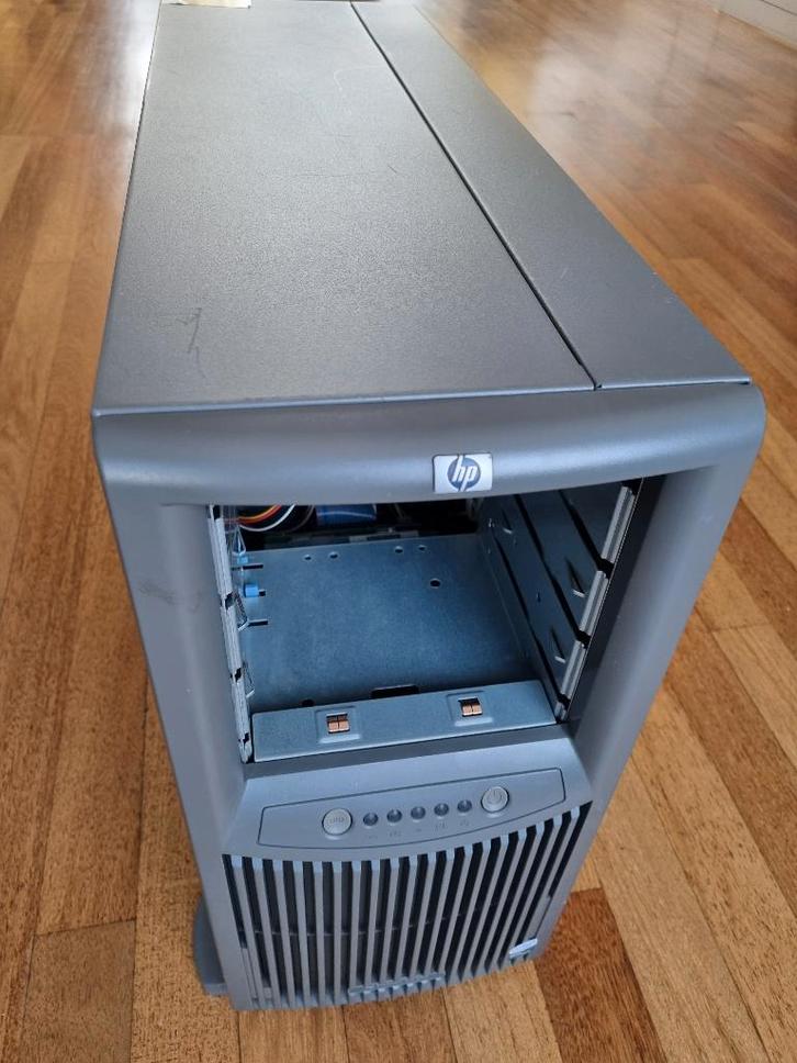 Vintage HP ProLiant ML350, Generation 4P server,met duo Xeo, Computers en Software, Servers, Zo goed als nieuw, 3 tot 4 Ghz, Hot swappable onderdelen