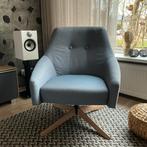 Keurig nette Montis Puk Low draaifauteuil, blauwe stof, Huis en Inrichting, Fauteuils, Ophalen, Gebruikt, 75 tot 100 cm, Stof