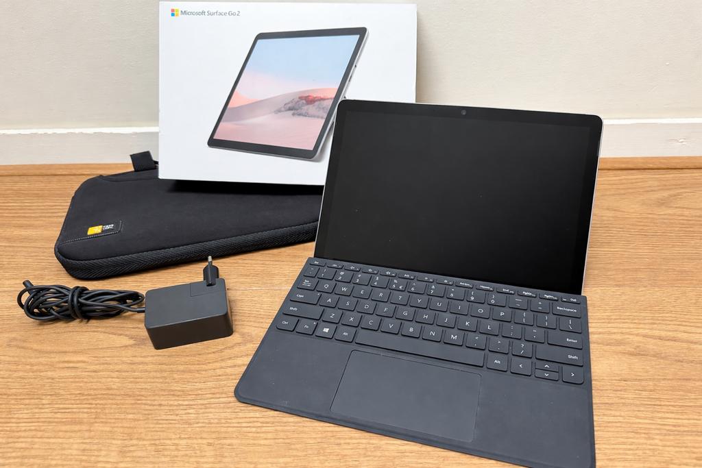 Surface Go 2 set – 64GB + Type Cover-Windows 11Pro – netjes, Computers en Software, Windows Tablets, Ophalen of Verzenden, Zo goed als nieuw