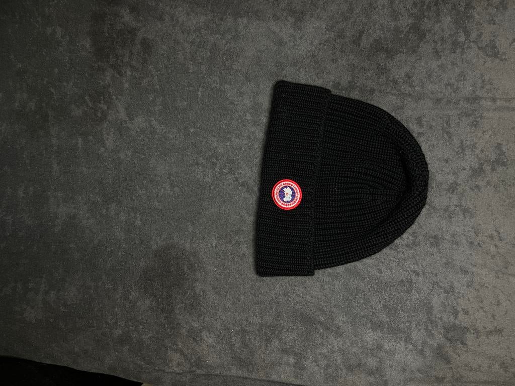 Canada Goose Muts Zwart - Warme en Stijlvolle Beanie, Kleding | Dames, Mutsen, Sjaals en Handschoenen, Ophalen of Verzenden, Zo goed als nieuw