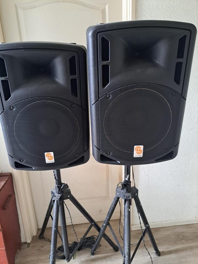 Onstage PA Luidsprekers met statieven (set van 2), Audio, Tv en Foto, Luidsprekers, Gebruikt, 120 watt of meer, Front, Rear of Stereo speakers