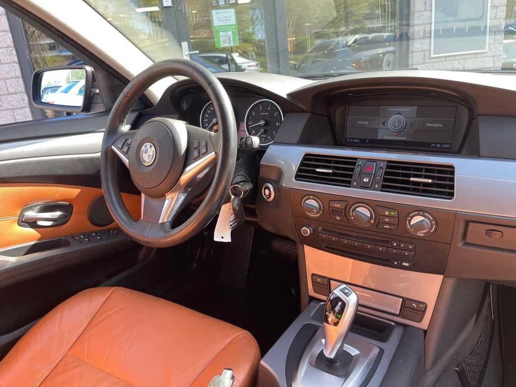 BMW 5 Serie Touring 523i Executive LCI Xenon Bruin leer Beur, Auto's, BMW, Blauw, Origineel Nederlands, 93 €/maand, Euro 4