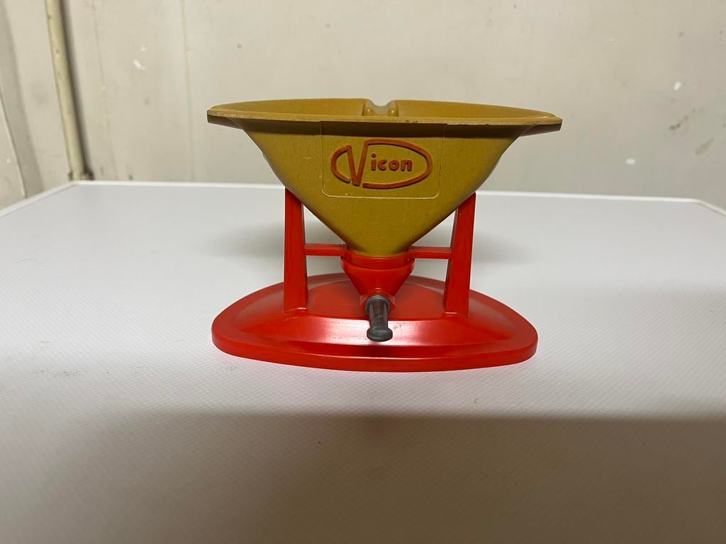 Vicon Pendelstrooier/Kunstmeststrooier model als ASBAK., Ophalen of Verzenden, Zo goed als nieuw, Tractor of Landbouw