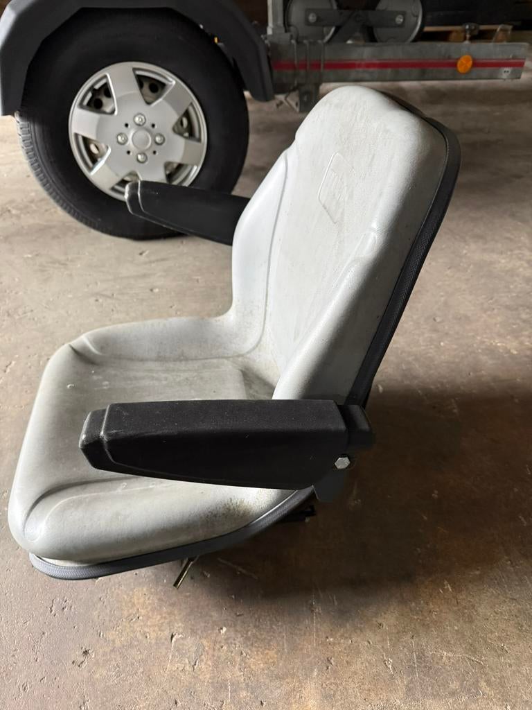 Heftruck stoelen uitzoeken, 25 euro per stuk. Stof en skai, Doe-het-zelf en Verbouw, Ophalen, Gebruikt