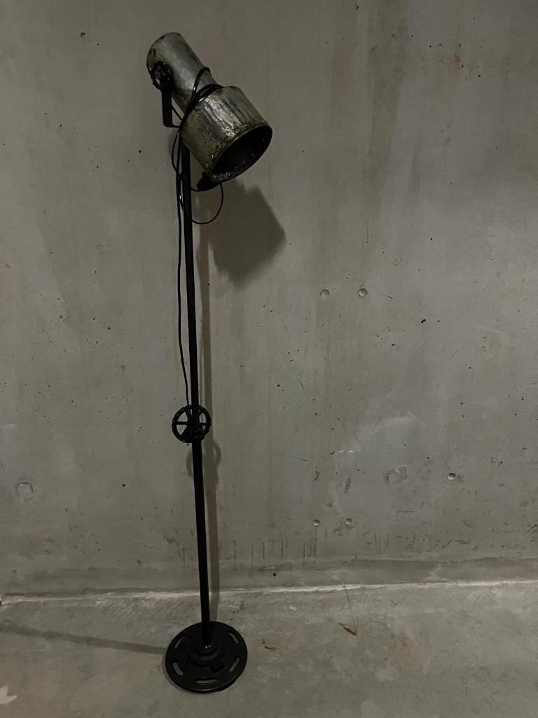 Industriële staande lamp – verstelbare spot – vintage look, Ophalen, Zo goed als nieuw, Metaal, 150 tot 200 cm