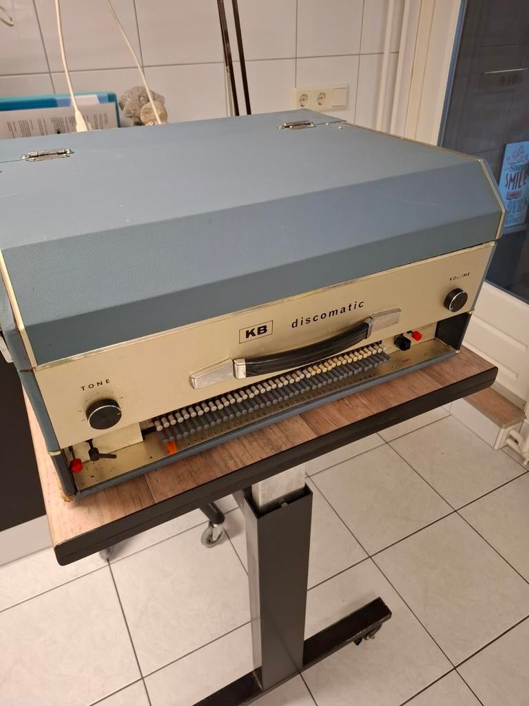 KB Discomatic draagbare jukebox, Verzamelen, Automaten | Jukeboxen, Ophalen, Gebruikt, 1970 tot heden, Overige merken