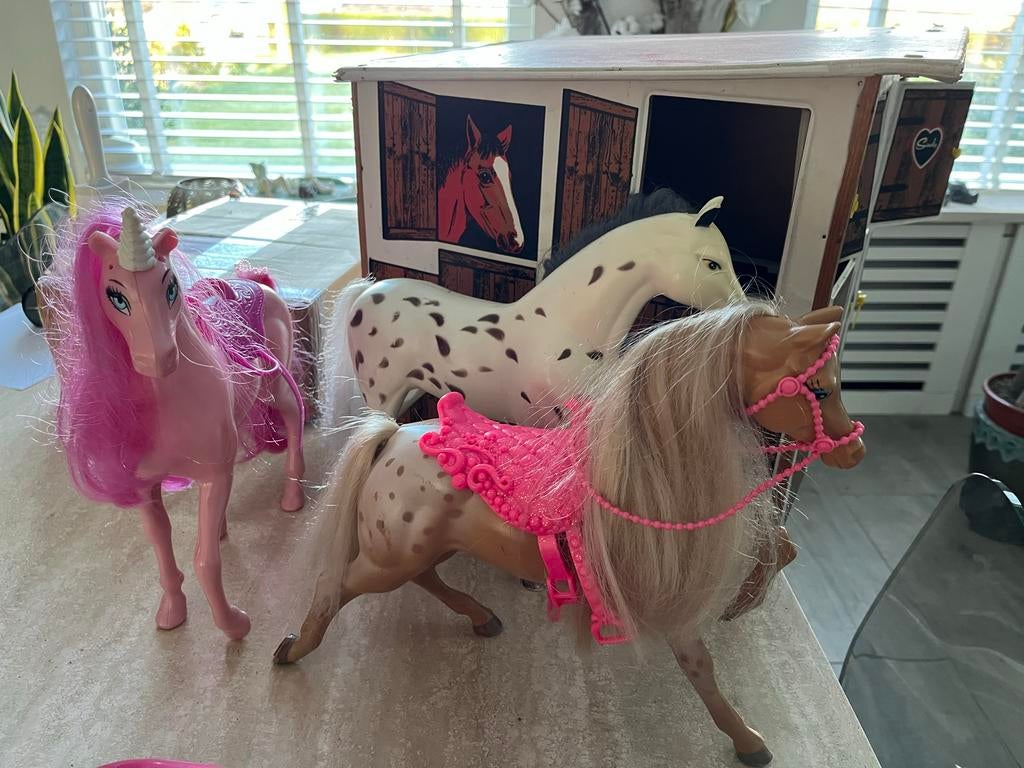 paardenstal met 2 paarden voor barbie, Ophalen, Gebruikt, Toebehoren