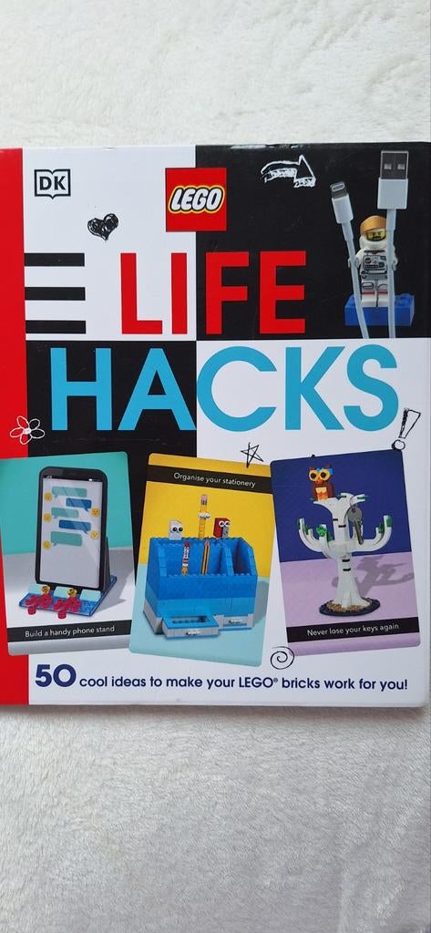 Julia March - LEGO Life Hacks, Verzenden