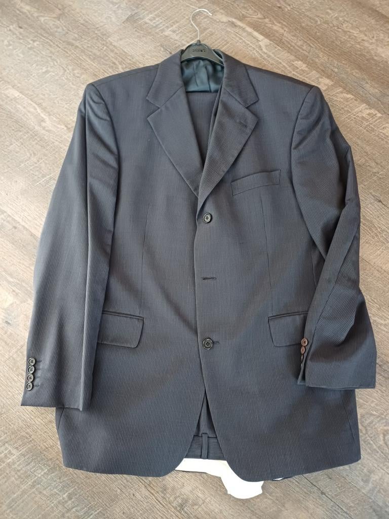 Hugo Boss donkerblauw driedelig pak met fijne krijtstreep, Blauw, Maat 56/58 (XL), Ophalen of Verzenden, Zo goed als nieuw