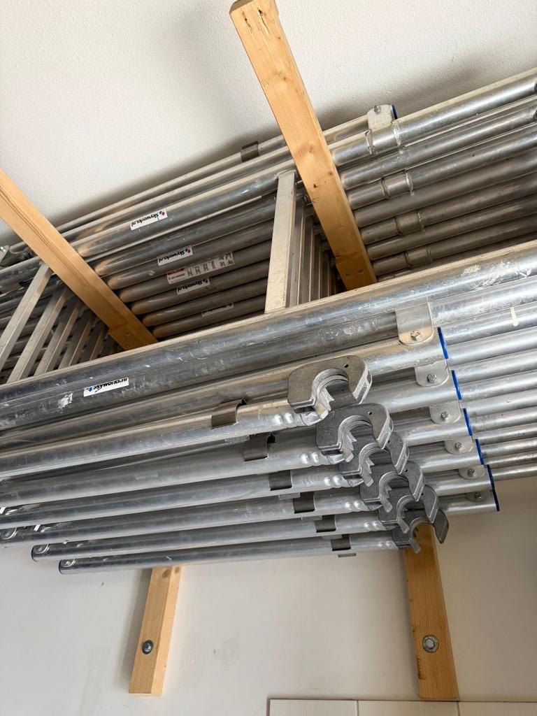 Voorloopleuningen steiger Skyworks, Ophalen, Zo goed als nieuw, Rolsteiger of Kamersteiger, Minder dan 2 meter