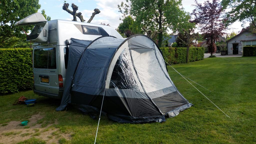 Voortent bustent (ford nugget op foto), Ophalen, Zo goed als nieuw