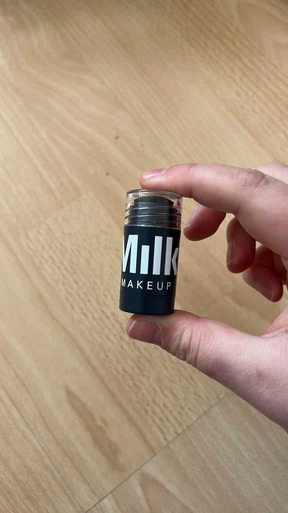 Milk sculpt stick in sizzle, Sieraden, Tassen en Uiterlijk, Uiterlijk | Cosmetica en Make-up, Ophalen, Zo goed als nieuw