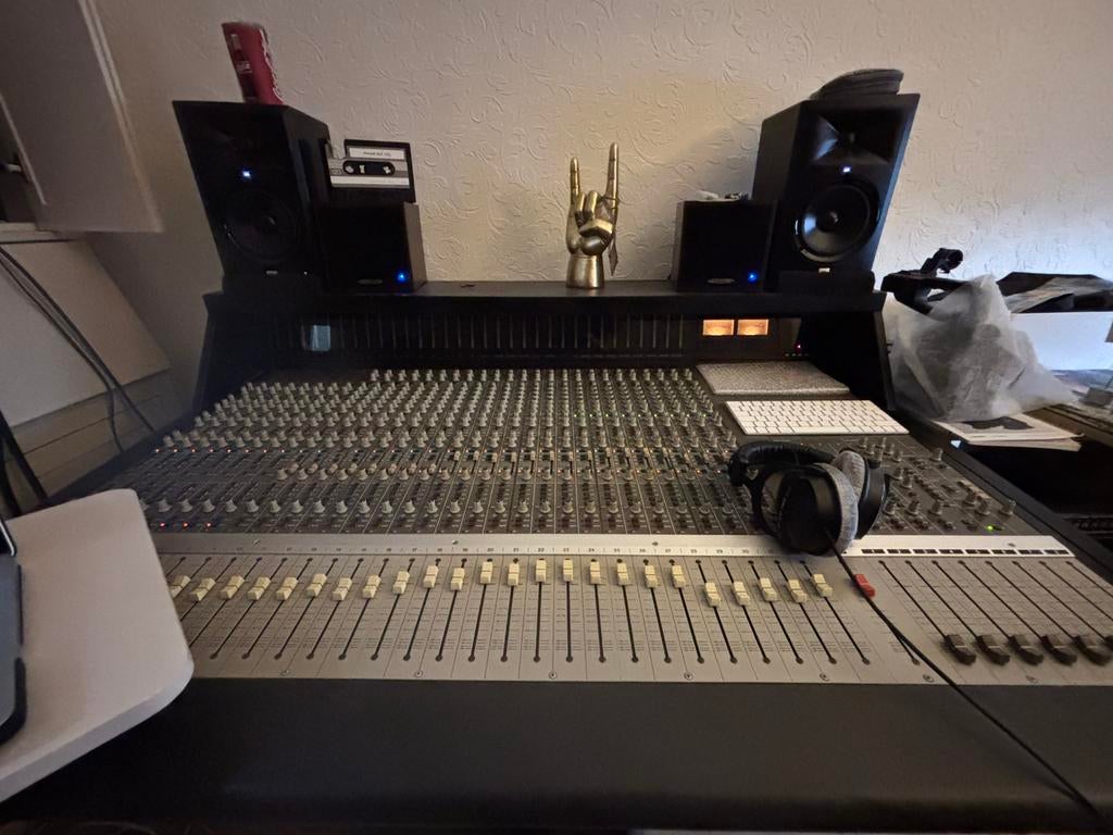 Tascam M3500 32 kanaals studio tafel met origineel onderstel, Ophalen, Zo goed als nieuw, 20 kanalen of meer, Microfooningang