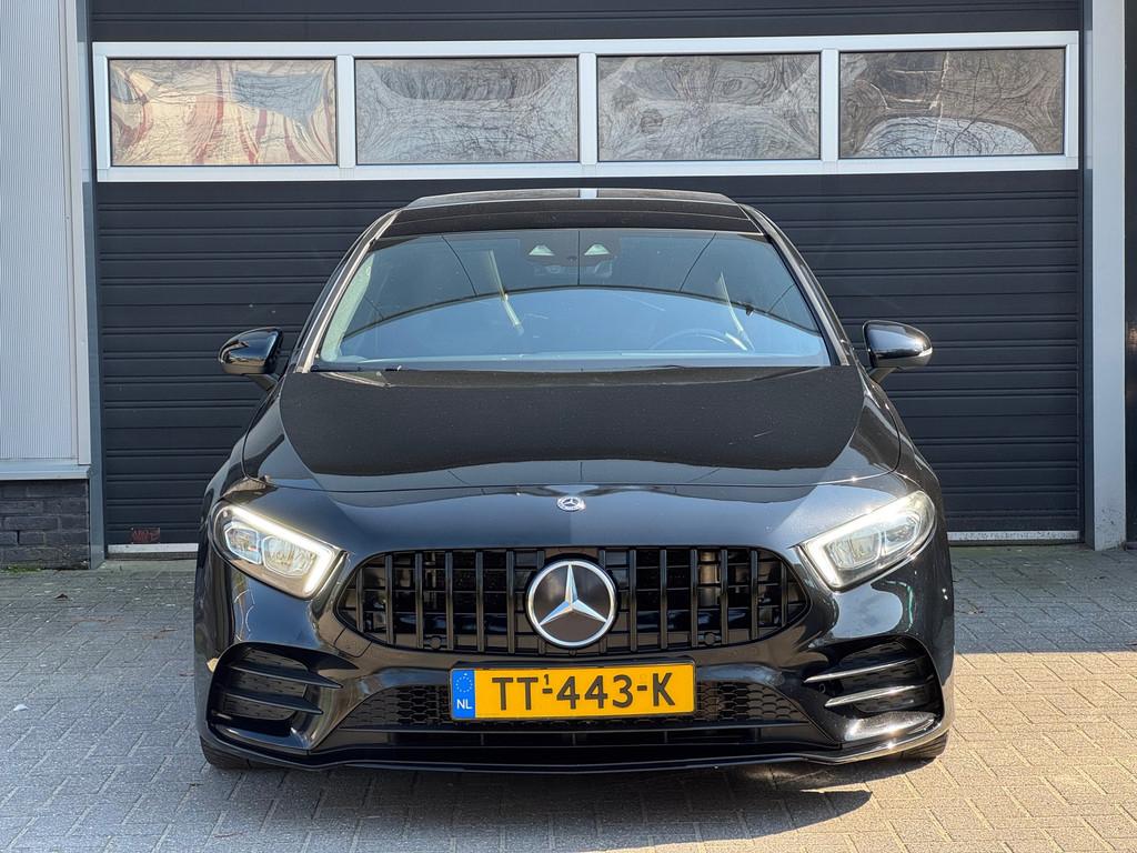 Mercedes-Benz A-klasse 250 AMG Sport Pano, Led, Stoelverwarm, Auto's, Mercedes-Benz, Gebruikt, Euro 6, 4 cilinders, Zwart