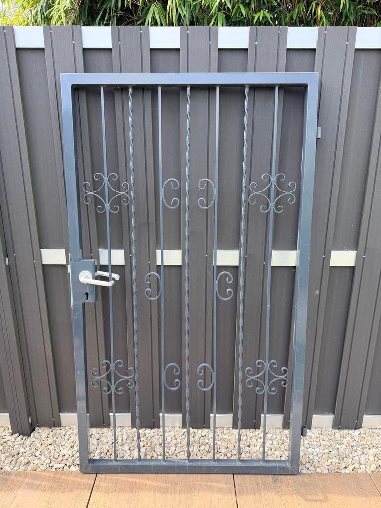IJzeren tuinpoort met slot en sleutel, Tuin en Terras, Ophalen, Minder dan 100 cm, Zo goed als nieuw, Looppoort