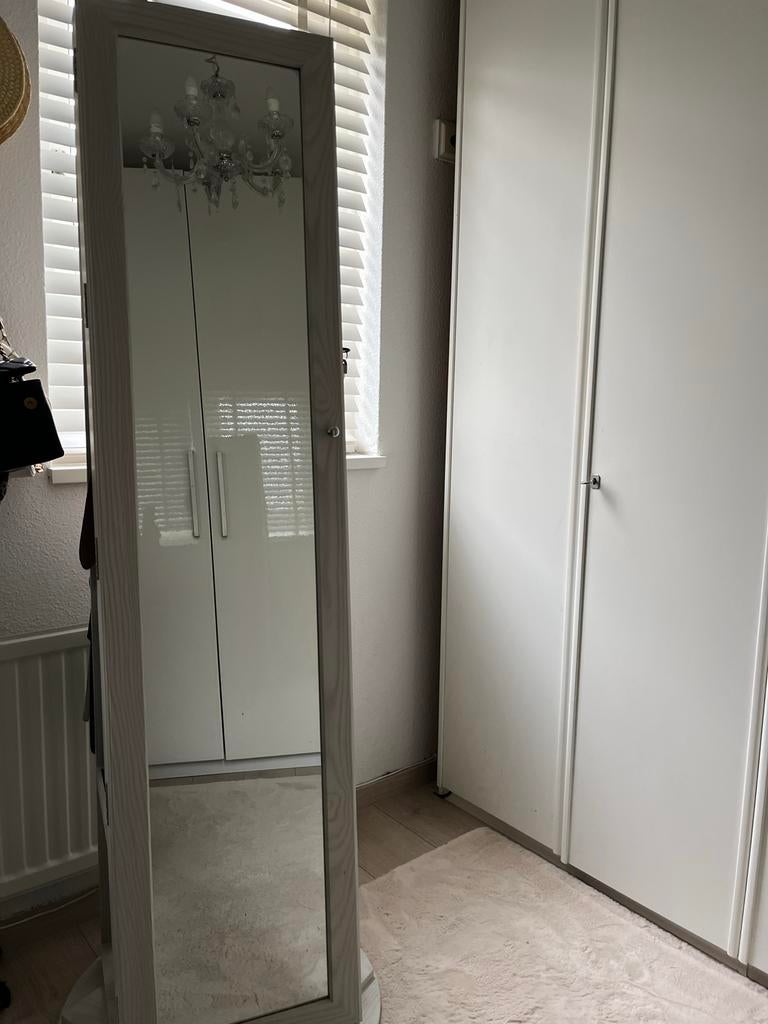 Spiegel kast op draaiplateau voor sieraden en make-up, Minder dan 50 cm, Ophalen of Verzenden, Zo goed als nieuw, 150 tot 200 cm