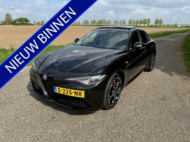 Alfa Romeo Giulia 2.0 T Veloce AWD 280 PK Panoramadak Full O, Auto's, Alfa Romeo, Euro 6, Zwart, Leder, Bedrijf