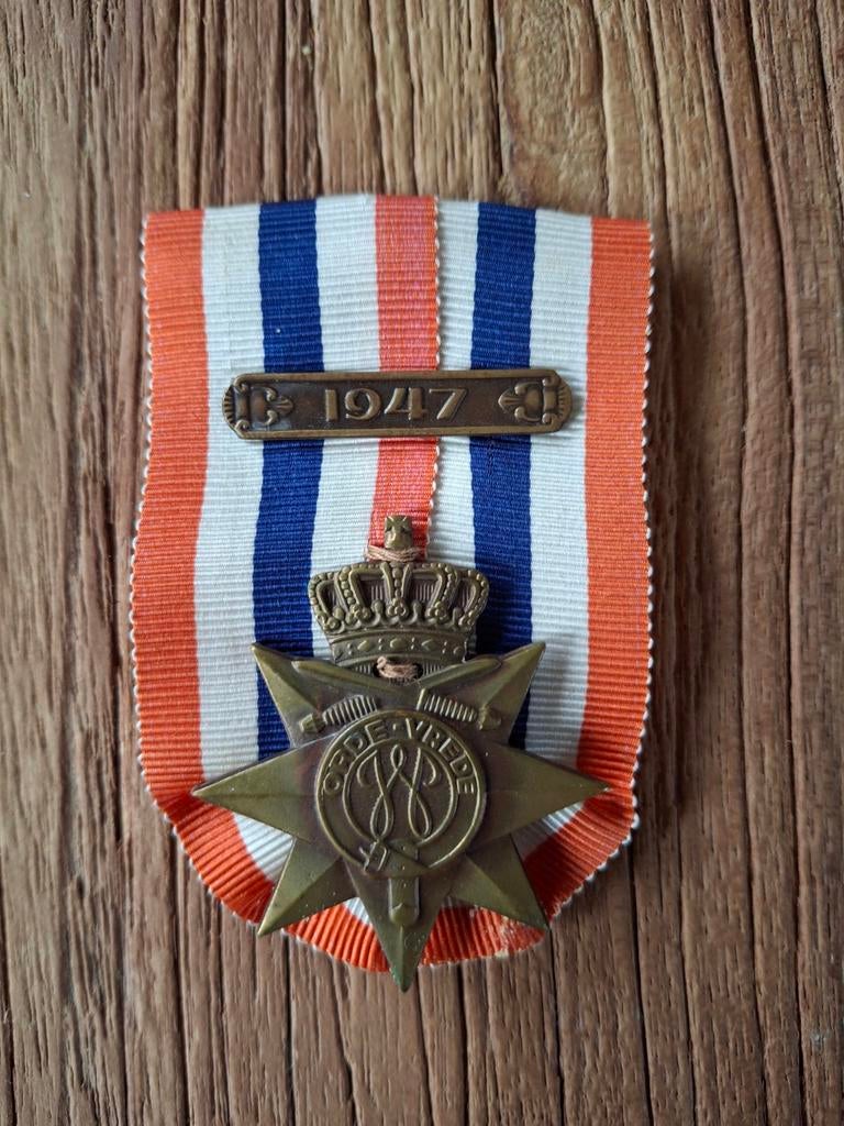 Medaille Orde en vrede 1947, Ophalen of Verzenden, Landmacht, Nederland, Lintje, Medaille of Wings