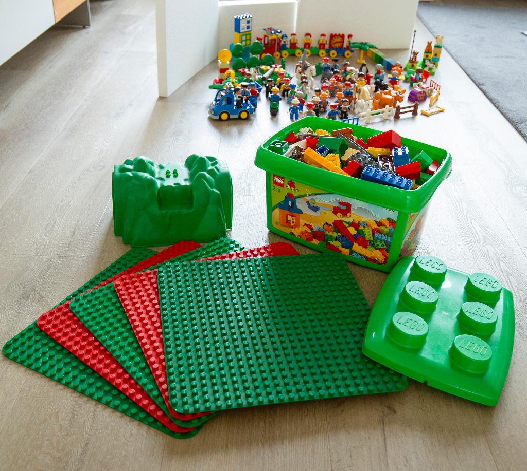 Grote partij Duplo Lego poppetjes, grondplaten, manege e.d., Ophalen of Verzenden, Gebruikt, Accessoire, Duplo