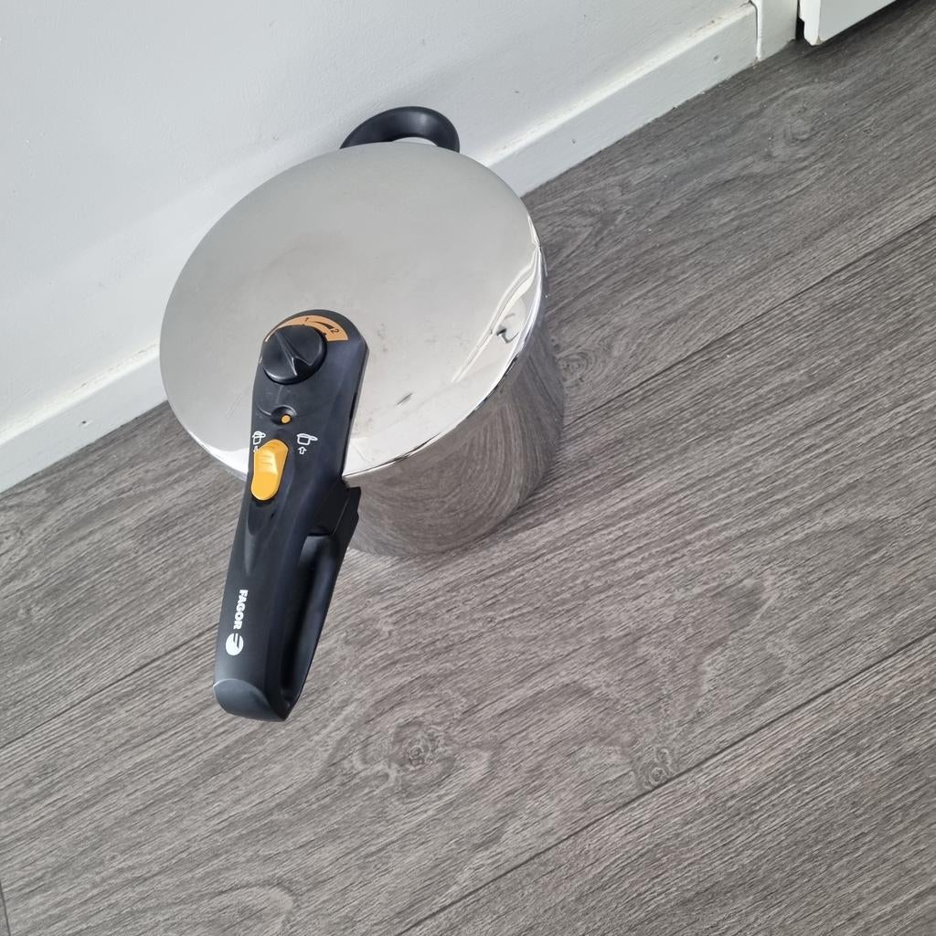 FAGOR RVS Snelkookpan met Handleiding doos en alle behoren., Ophalen of Verzenden, Zo goed als nieuw
