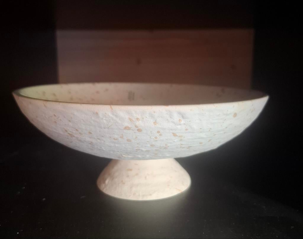 Beige schaal op voet Flad van Urban Nature, Keramiek, Ophalen of Verzenden, Overige stijlen, Schaal of Schalen