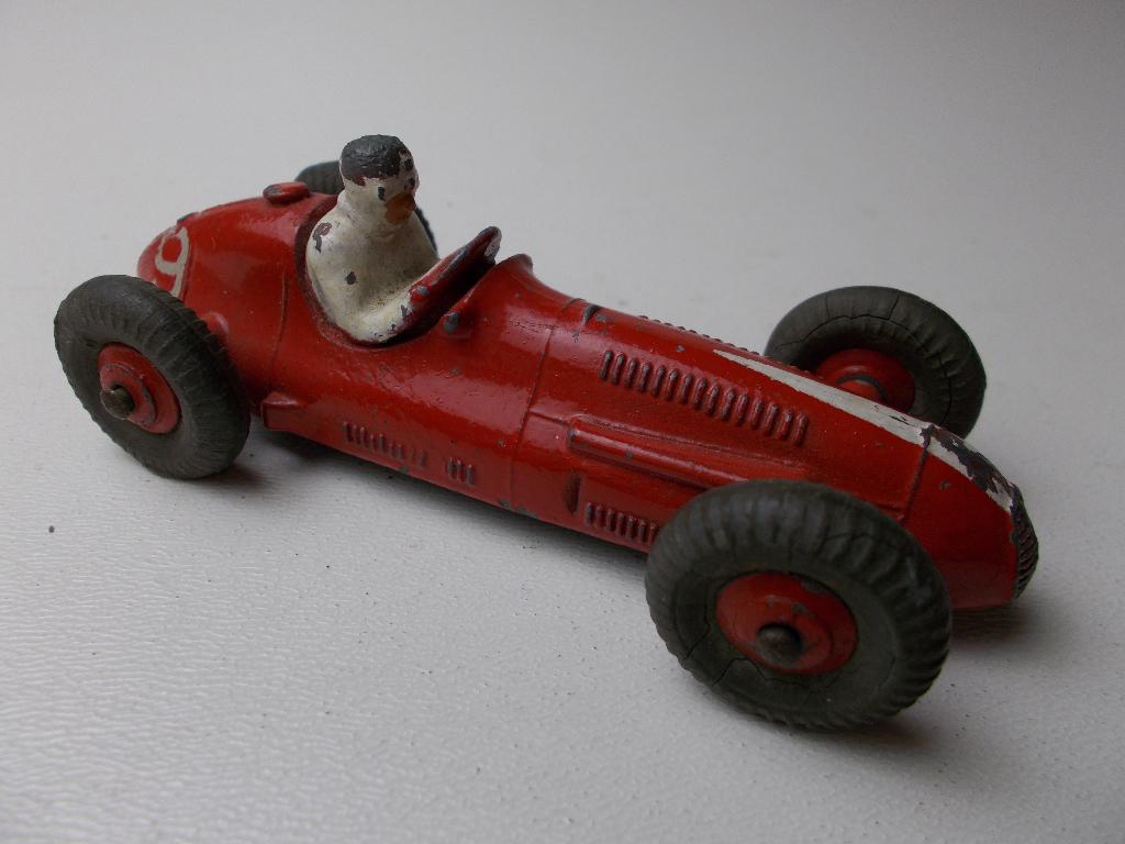 1953 Dinky Toys 23N MASERATI FORMULE 1 RACING CAR. (-B-) RED, Ophalen of Verzenden, Gebruikt, Auto, Dinky Toys