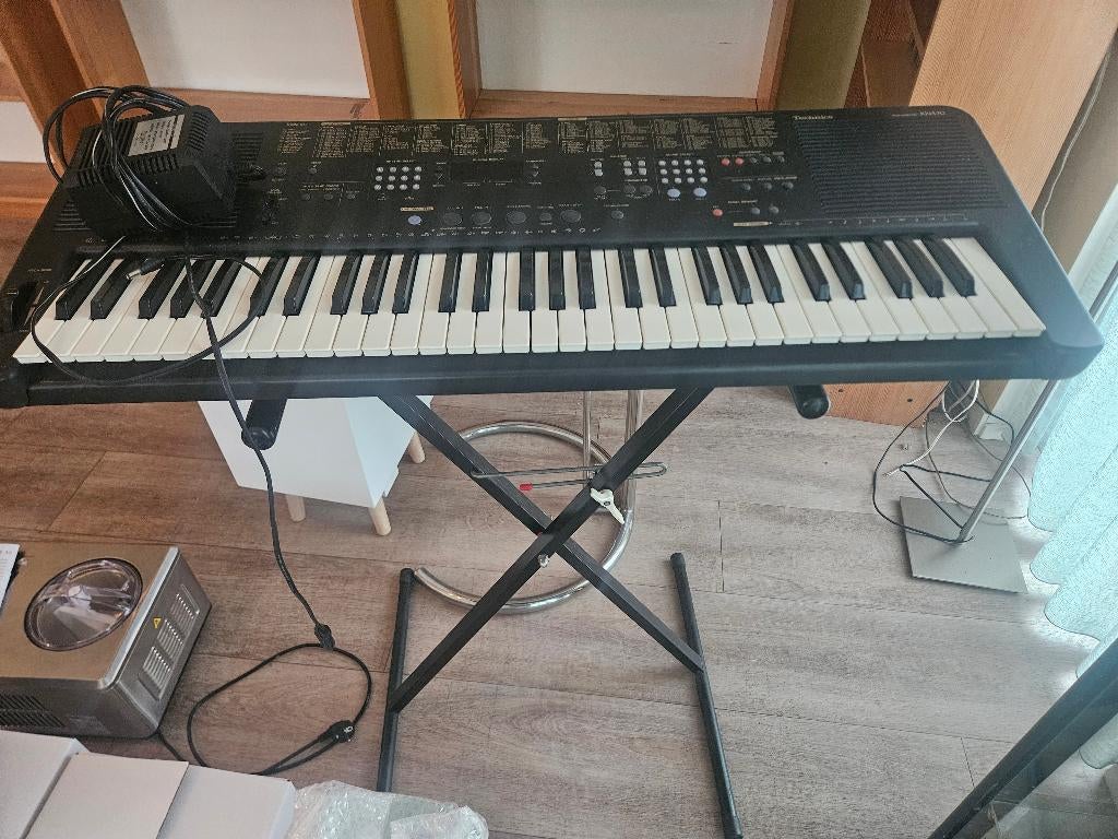 keyboard Technics KN470 met standaard, Muziek en Instrumenten, Keyboards, Ophalen, Met standaard, Technics, 61 toetsen
