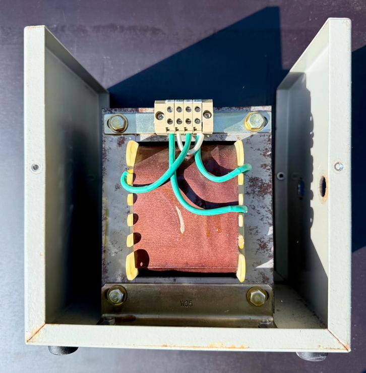 Transformator 220V naar 120V - 1500 VA, Doe-het-zelf en Verbouw, Elektra en Kabels, Gebruikt, Overige typen, Ophalen