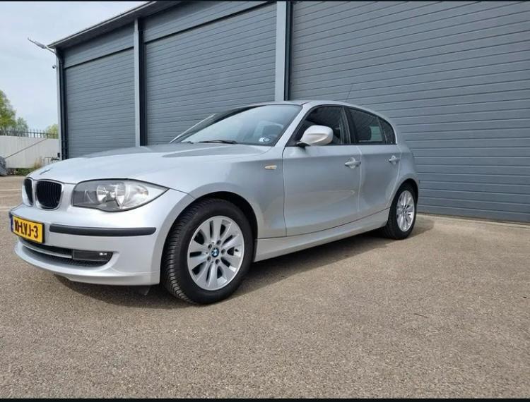 Mooie BMW 1-Serie 2.0 uit 2010 Grijs, 1-Serie, Achterwielaandrijving, 1995 cc, 4 cilinders