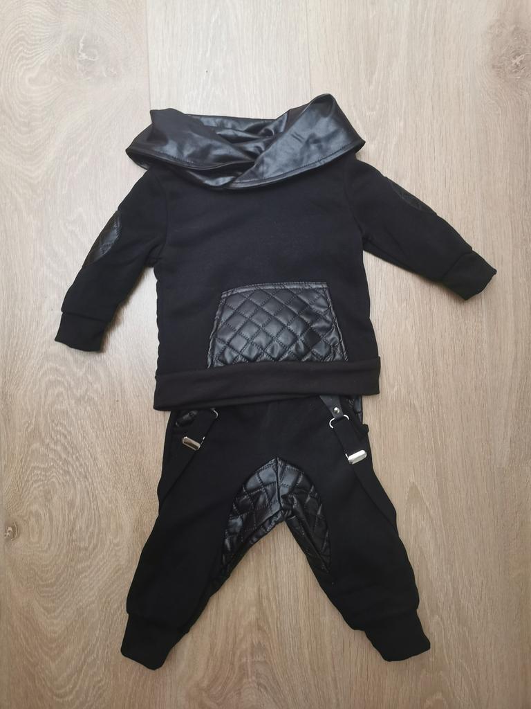 Nieuw Chicaprie joggingpak broek + trui zwart maat 80/86, Kinderen en Baby's, Ophalen of Verzenden, Nieuw, Jongetje, Setje