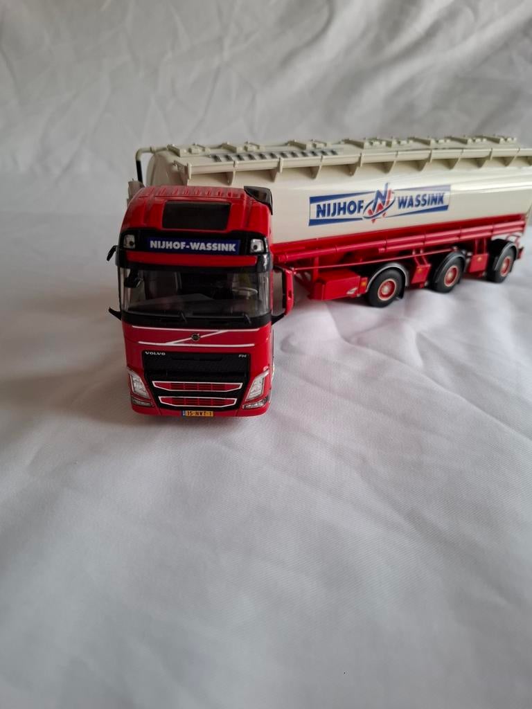Volvo FH4 Globetrotter van Nijhof-Wassink, Hobby en Vrije tijd, Modelauto's | 1:50, Ophalen of Verzenden, Nieuw, Bus of Vrachtwagen