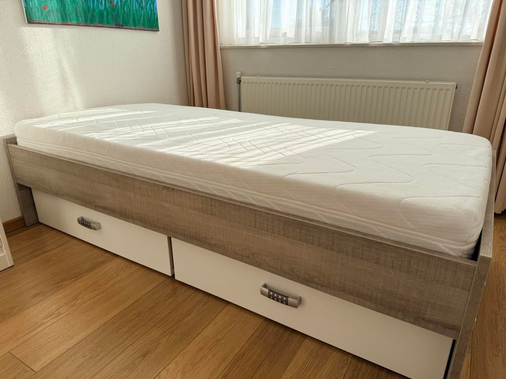 Eenpersoonsbed met kledingkast zo goed als nieuw, Ophalen, Zo goed als nieuw, Eenpersoons