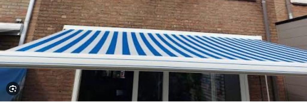 Knikarm zonnescherm blauw wit T.e.a.b., Ophalen, Gebruikt, 150 tot 300 cm, 250 cm tot 450 cm