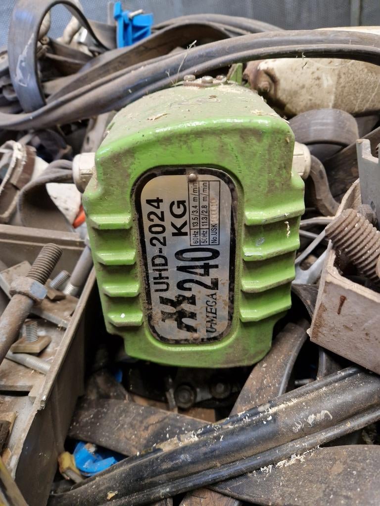 2x Umega elektrische kettingtakels 240kg met rolwagens, Doe-het-zelf en Verbouw, Lieren en Takels, Ophalen, Gebruikt, Elektrisch