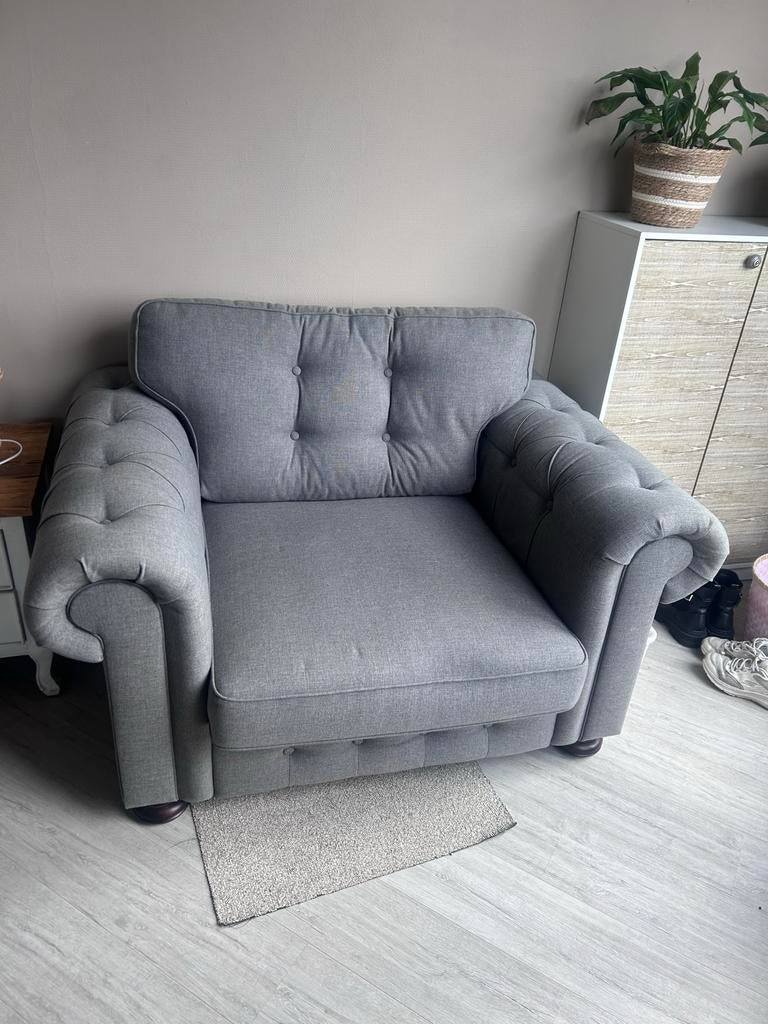 Grijze loveseat, Ophalen, Tweepersoons, 75 tot 100 cm, Zo goed als nieuw