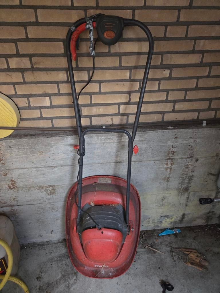 Gebruikte Flymo grasmaaier - Elektrisch en lichtgewicht, Ophalen, Gebruikt, Elektrische grasmaaier, Flymo