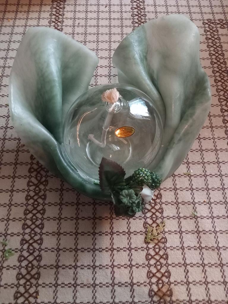Decoratieve olielamp in groene bladvormige houder, Antiek en Kunst, Antiek | Lampen, Ophalen